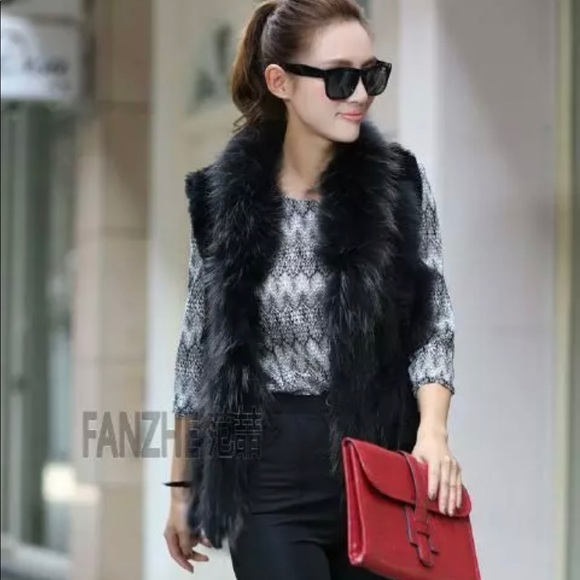 Real Rabbit Fur vest with Raccoon collar - Picture 7 of 7